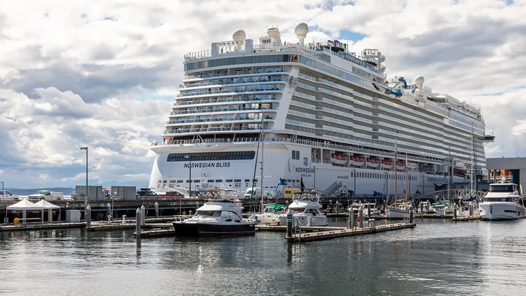 Pier 66 · Bell Street